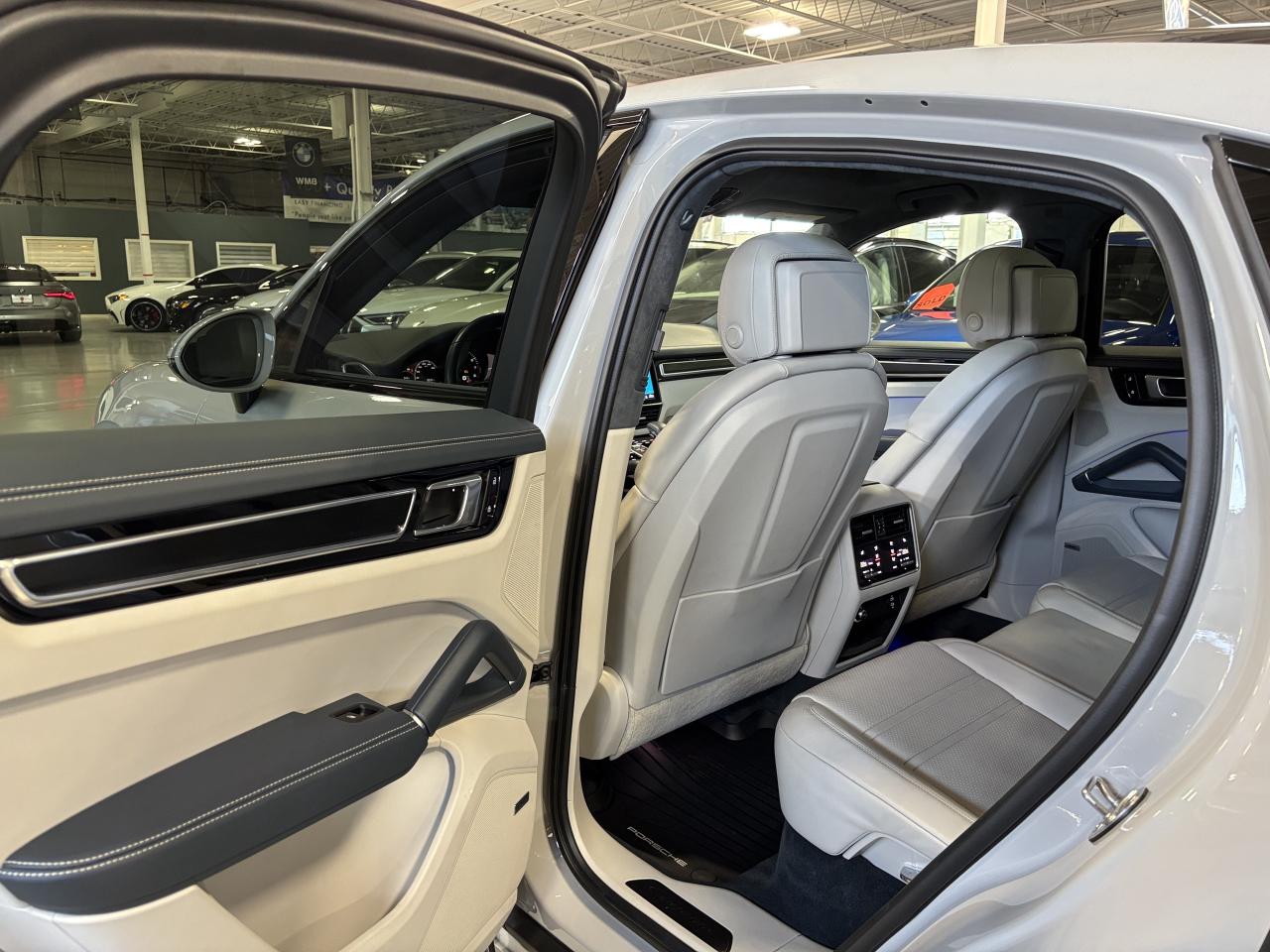 2021 Porsche Cayenne GTS Coupe|AWD|NO LUX TAX|NAV|BOSE|AMBIENT|PANOROOF - Photo #10