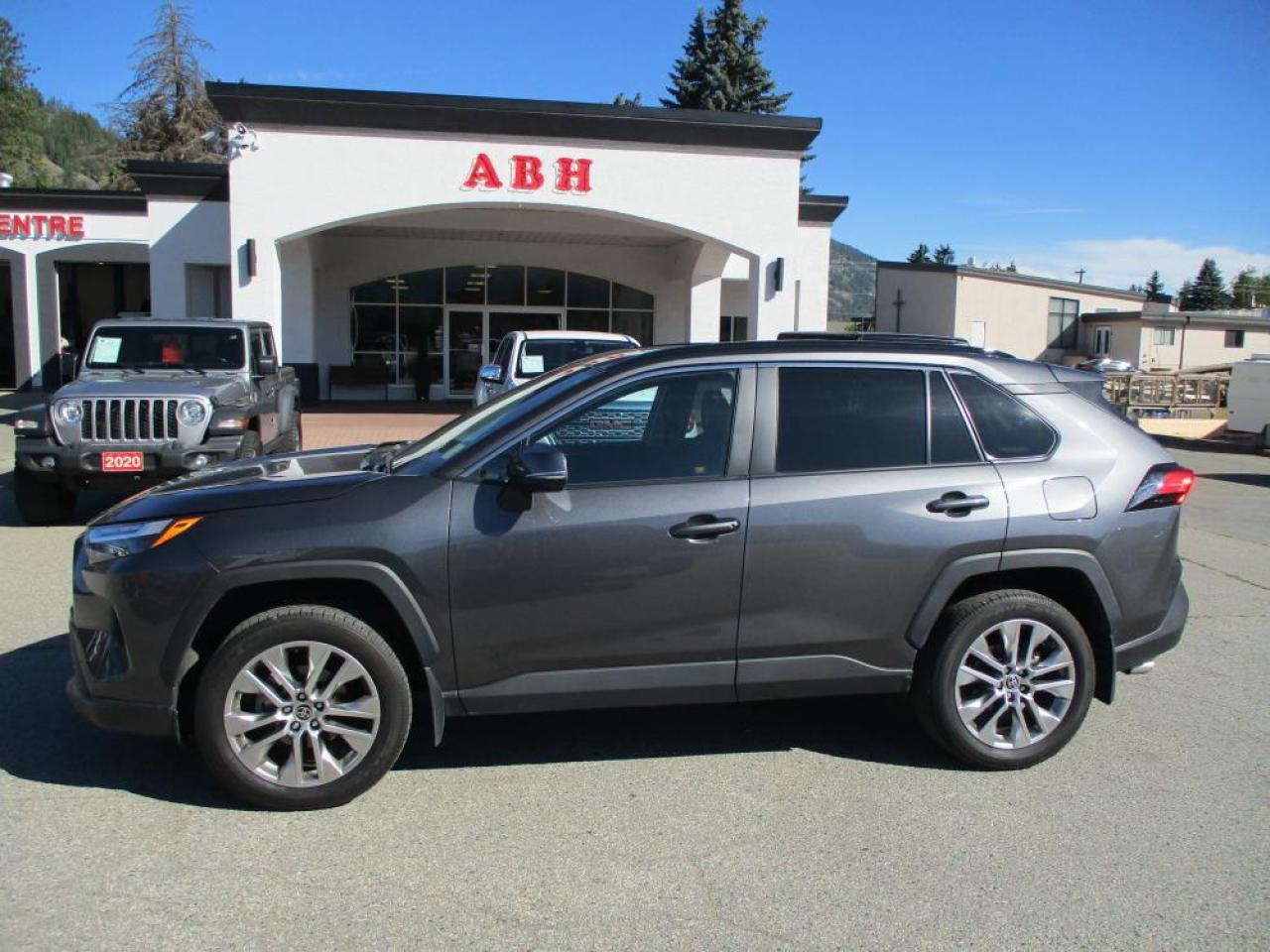 2022 Toyota RAV4 XLE AWD LEATHER ROOF Photo2