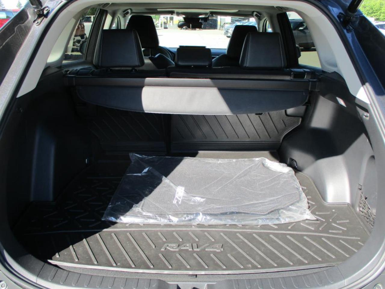2022 Toyota RAV4 XLE AWD LEATHER ROOF Photo9