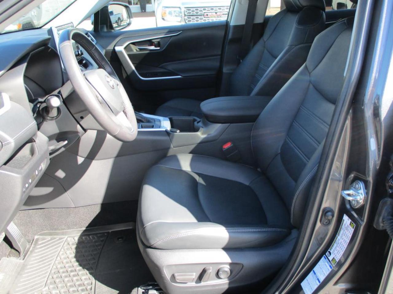 2022 Toyota RAV4 XLE AWD LEATHER ROOF Photo12