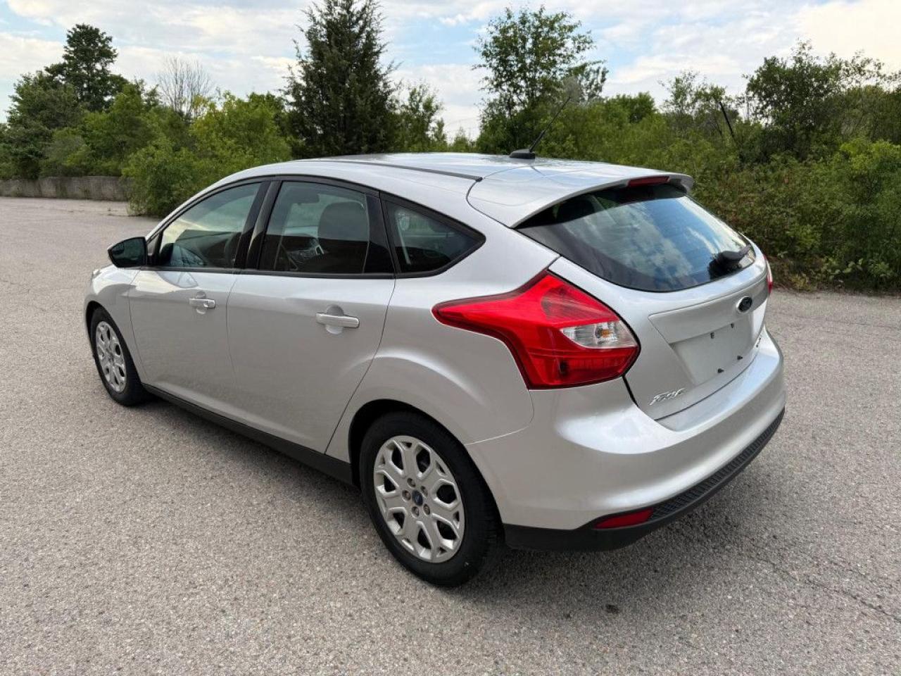 2014 Ford Focus SE  | CLEAN CARFAX | LOW KMS | BLUETOOTH | CRUISE CONTROL | MULTI-FUNCTION STEERING WHEEL | - Photo #4