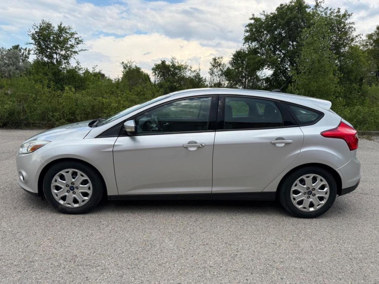 2014 Ford Focus SE  | CLEAN CARFAX | LOW KMS | BLUETOOTH | CRUISE CONTROL | MULTI-FUNCTION STEERING WHEEL | - Photo #3