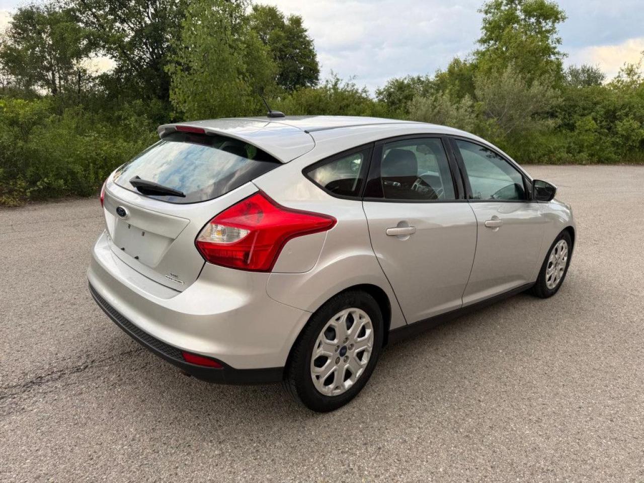 2014 Ford Focus SE  | CLEAN CARFAX | LOW KMS | BLUETOOTH | CRUISE CONTROL | MULTI-FUNCTION STEERING WHEEL | - Photo #6