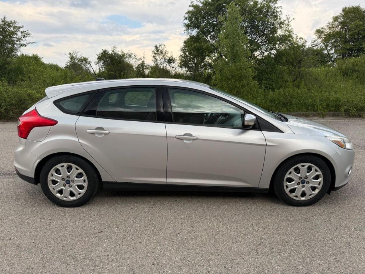 2014 Ford Focus SE  | CLEAN CARFAX | LOW KMS | BLUETOOTH | CRUISE CONTROL | MULTI-FUNCTION STEERING WHEEL | - Photo #7