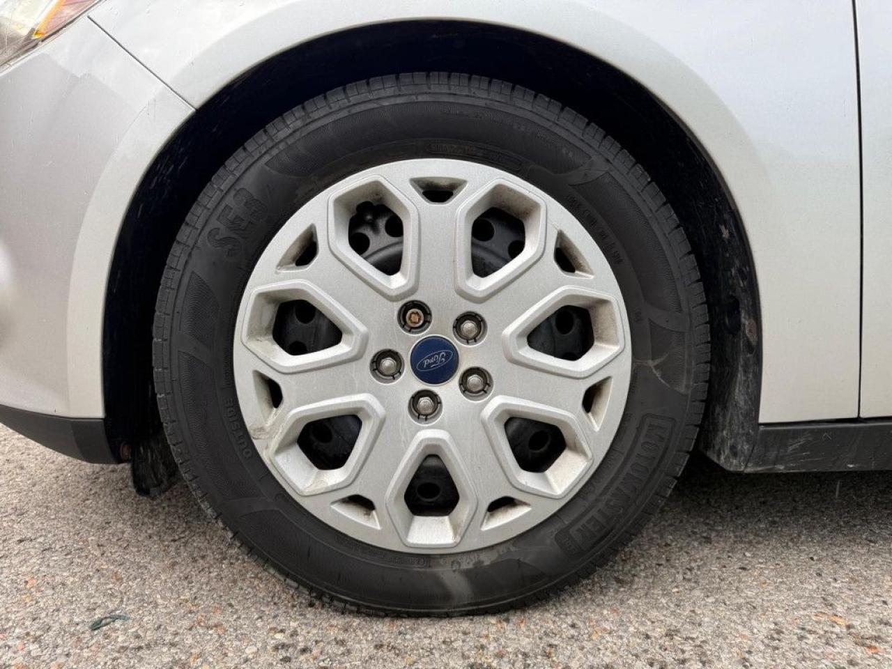 2014 Ford Focus SE  | CLEAN CARFAX | LOW KMS | BLUETOOTH | CRUISE CONTROL | MULTI-FUNCTION STEERING WHEEL | - Photo #11