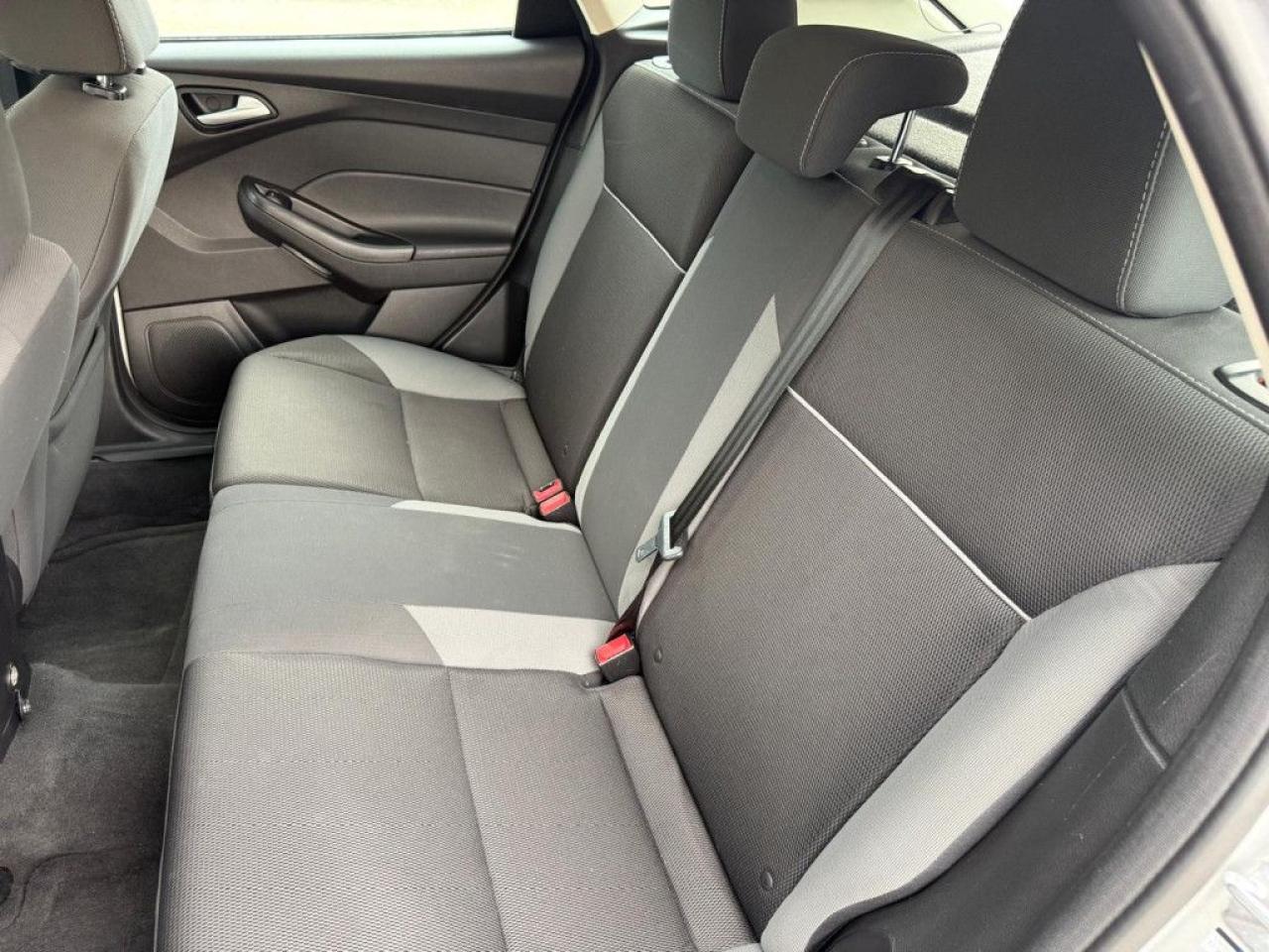 2014 Ford Focus SE  | CLEAN CARFAX | LOW KMS | BLUETOOTH | CRUISE CONTROL | MULTI-FUNCTION STEERING WHEEL | - Photo #17