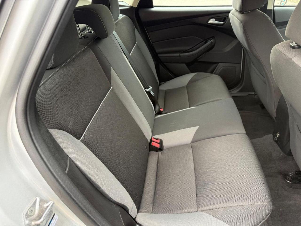 2014 Ford Focus SE  | CLEAN CARFAX | LOW KMS | BLUETOOTH | CRUISE CONTROL | MULTI-FUNCTION STEERING WHEEL | - Photo #19