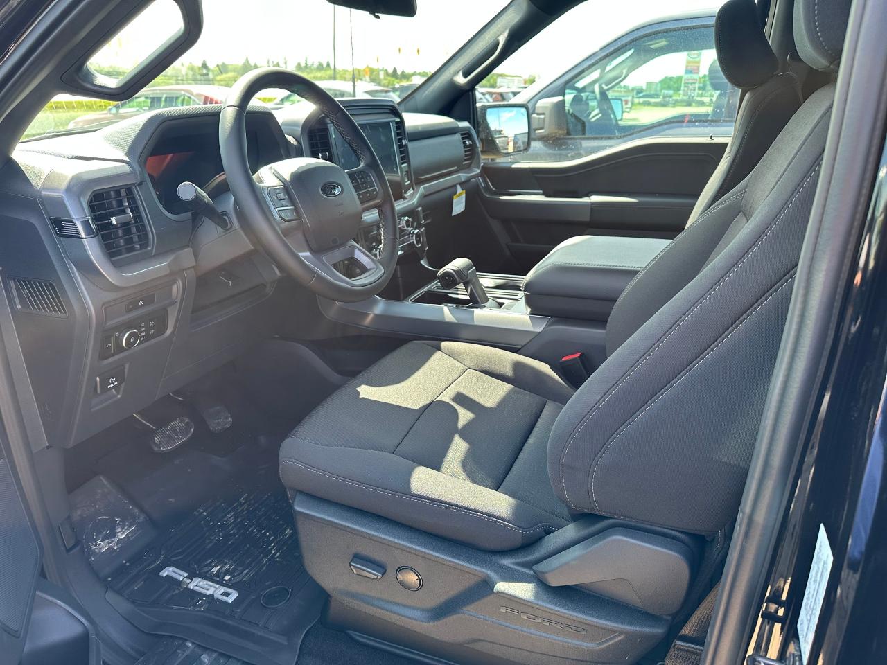 2025 Ford F-150 XLT 4WD SuperCrew 5.5' Box 301A Photo5