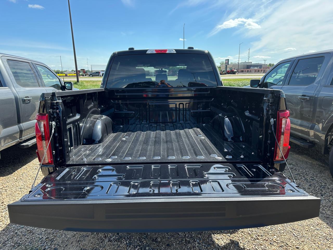 2025 Ford F-150 XLT 4WD SuperCrew 5.5' Box 301A Photo5