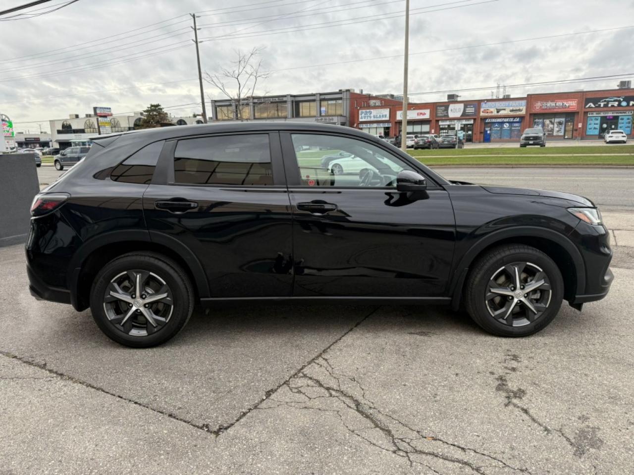 2023 Honda HR-V SPORT/ AWD/ LOW MILEAGE/ SUNROOF/ REAR CAMERA - Photo #4