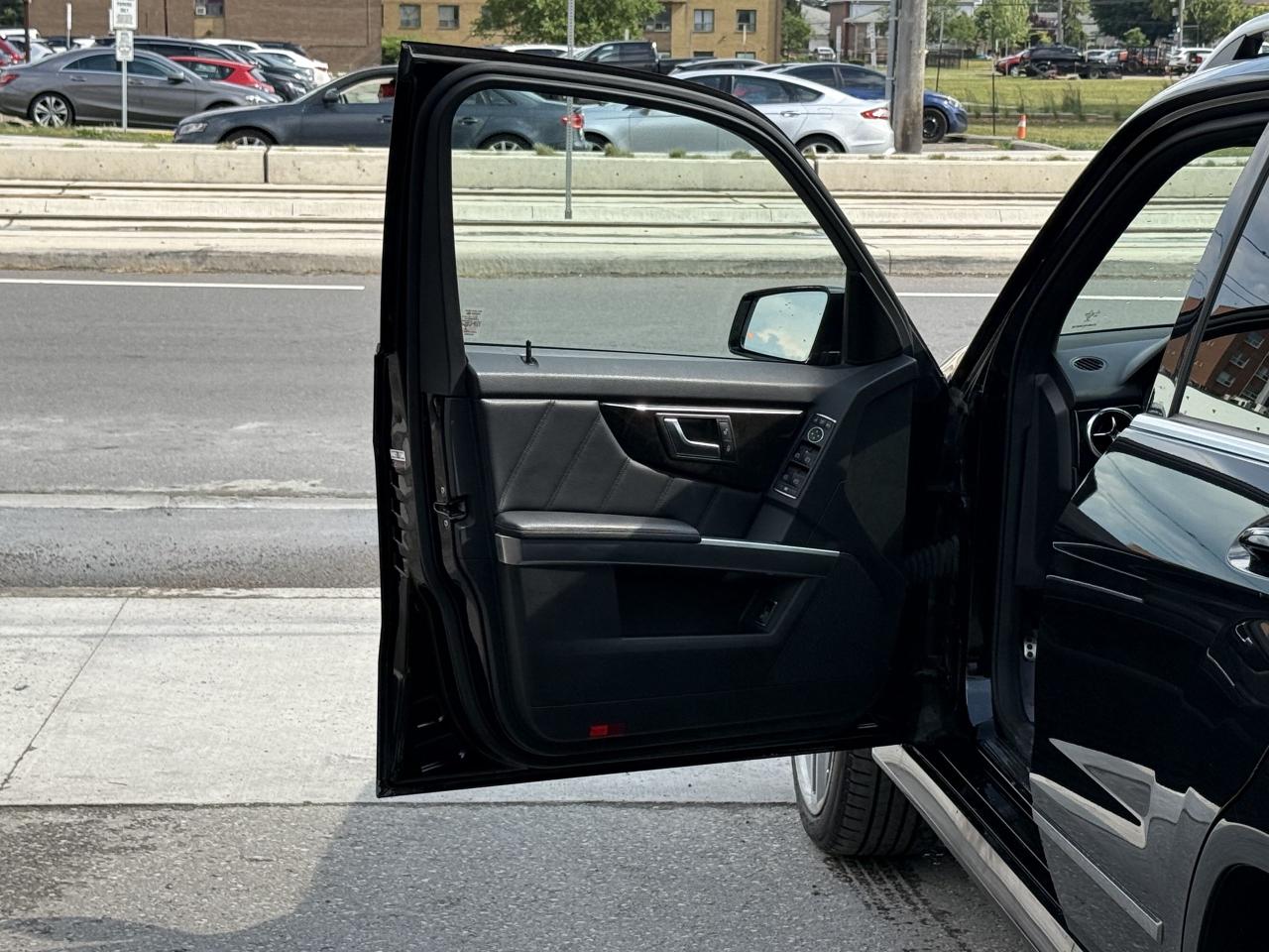 2015 Mercedes-Benz GLK-Class 250 //AMG SPORT | PANO | LOADED - Photo #16