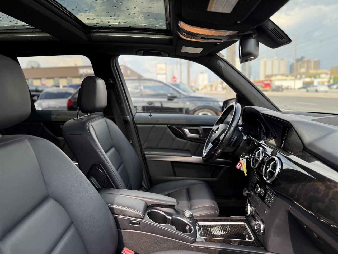 2015 Mercedes-Benz GLK-Class 250 //AMG SPORT | PANO | LOADED - Photo #30