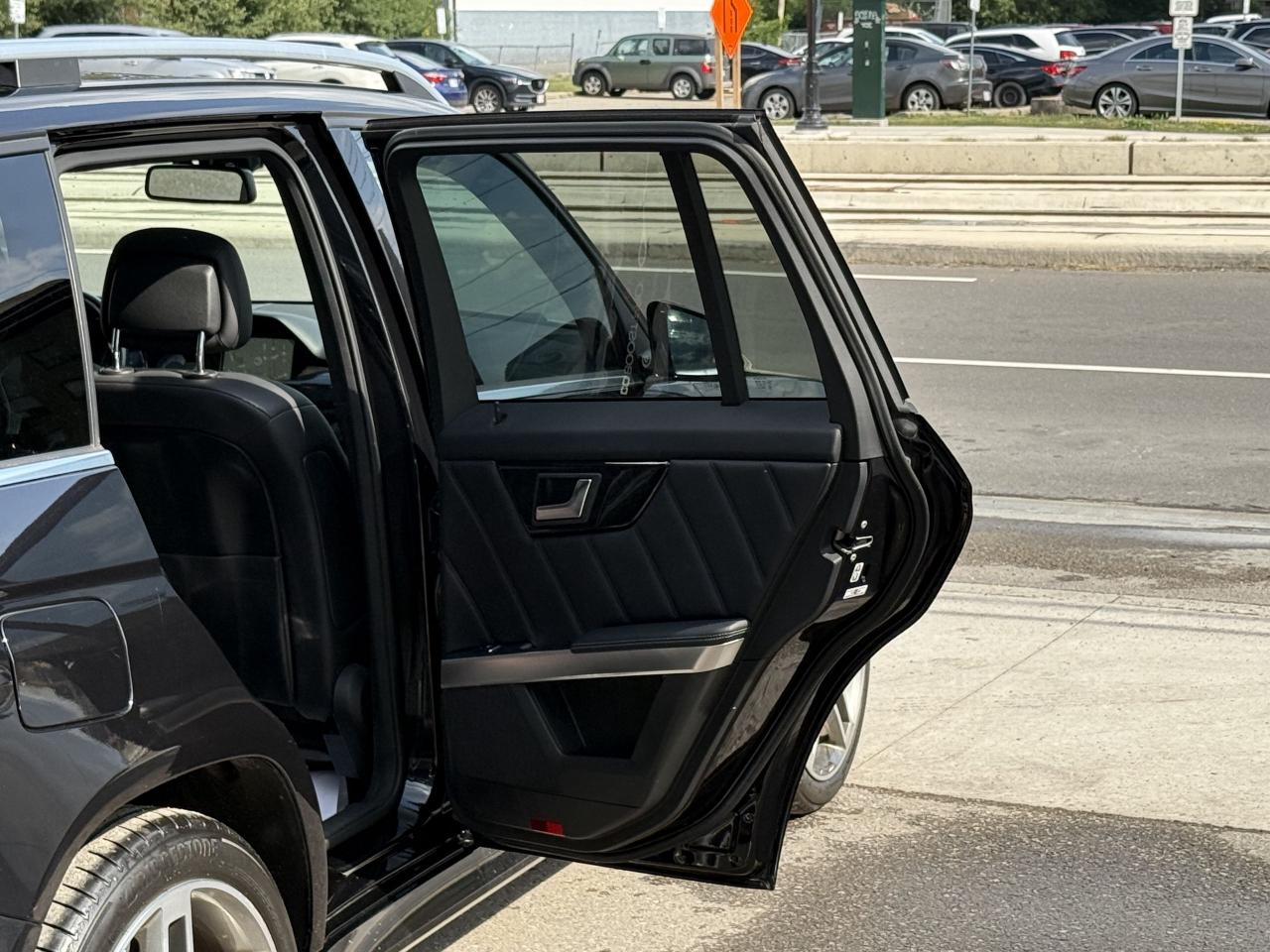 2015 Mercedes-Benz GLK-Class 250 //AMG SPORT | PANO | LOADED - Photo #33