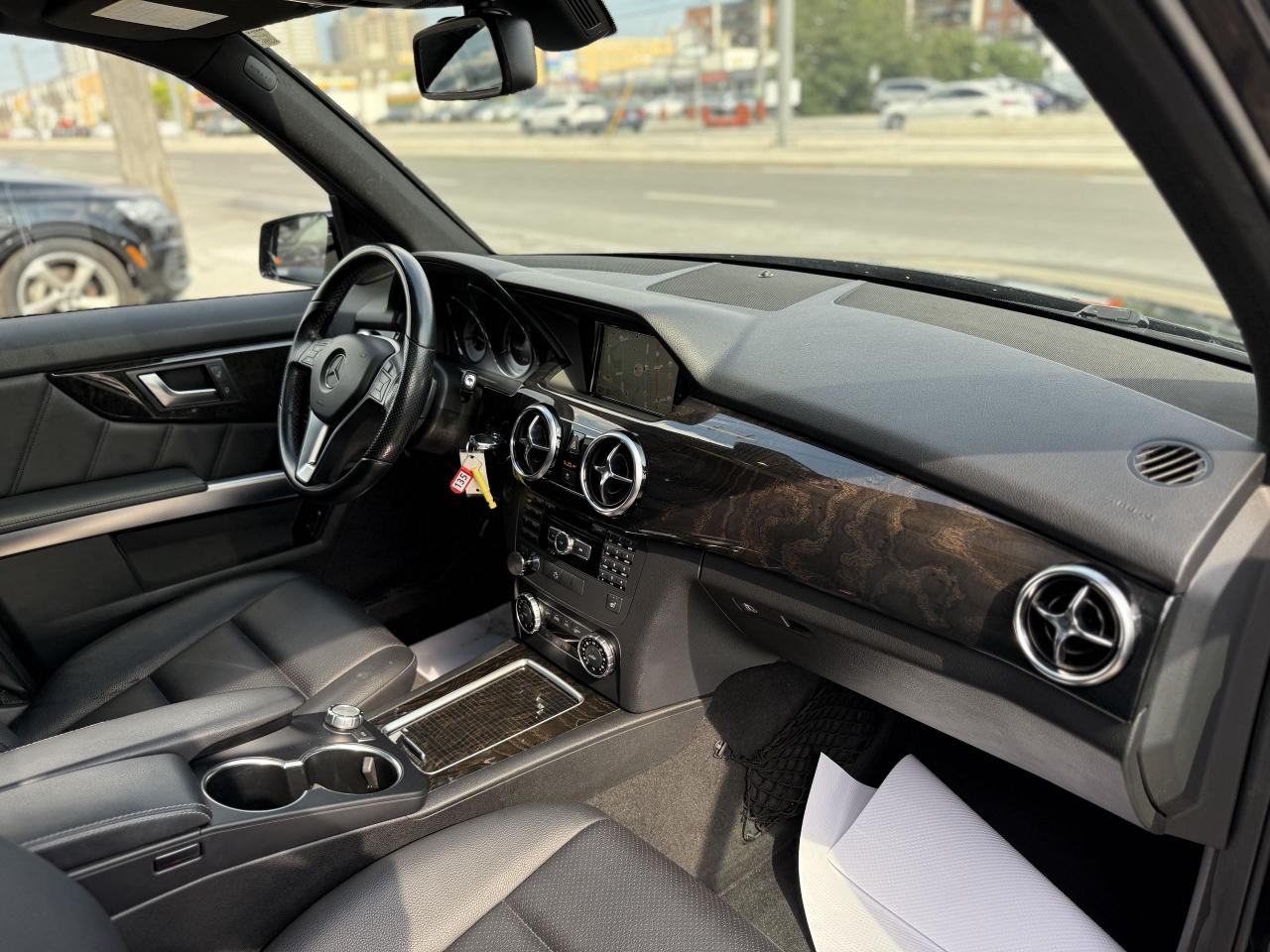 2015 Mercedes-Benz GLK-Class 250 //AMG SPORT | PANO | LOADED - Photo #32
