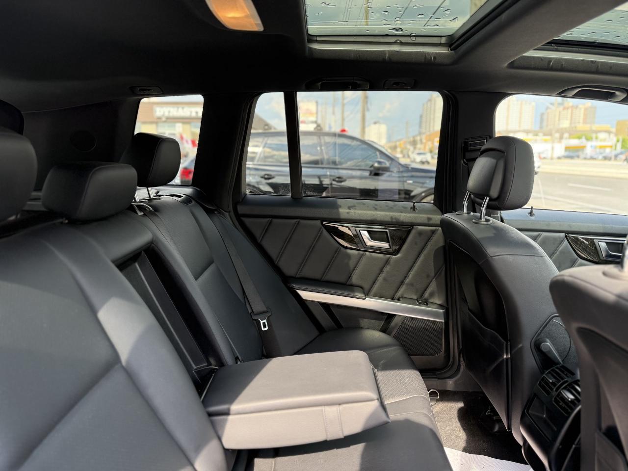 2015 Mercedes-Benz GLK-Class 250 //AMG SPORT | PANO | LOADED - Photo #34