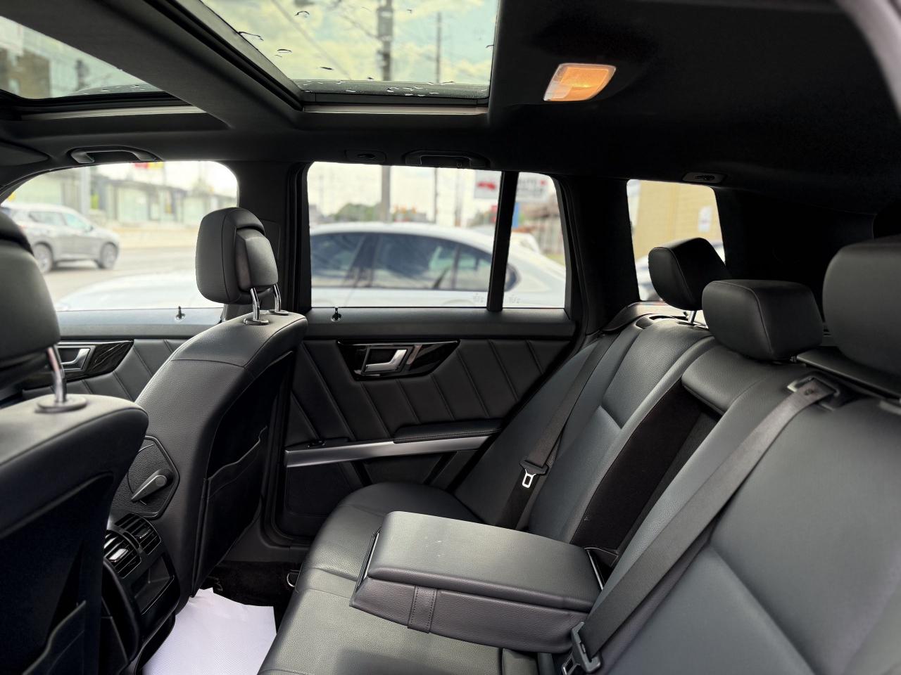 2015 Mercedes-Benz GLK-Class 250 //AMG SPORT | PANO | LOADED - Photo #39