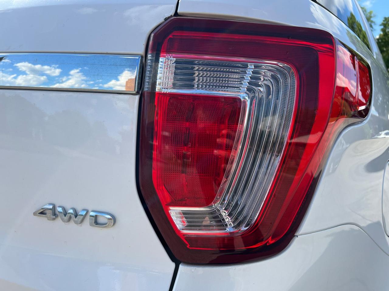 2018 Ford Explorer XLT 4WD - Photo #6