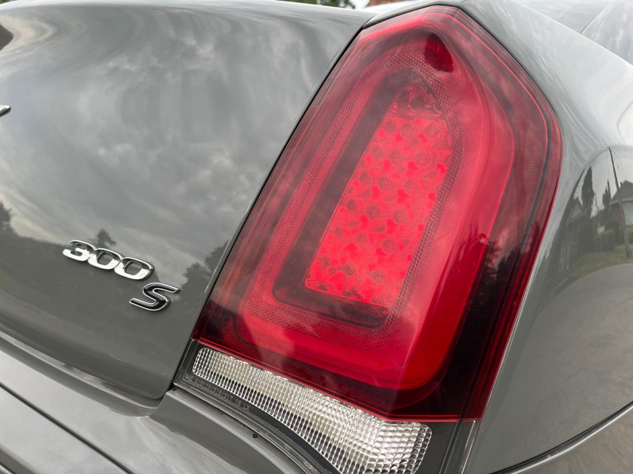 2016 Chrysler 300 S V6 AWD - Photo #6