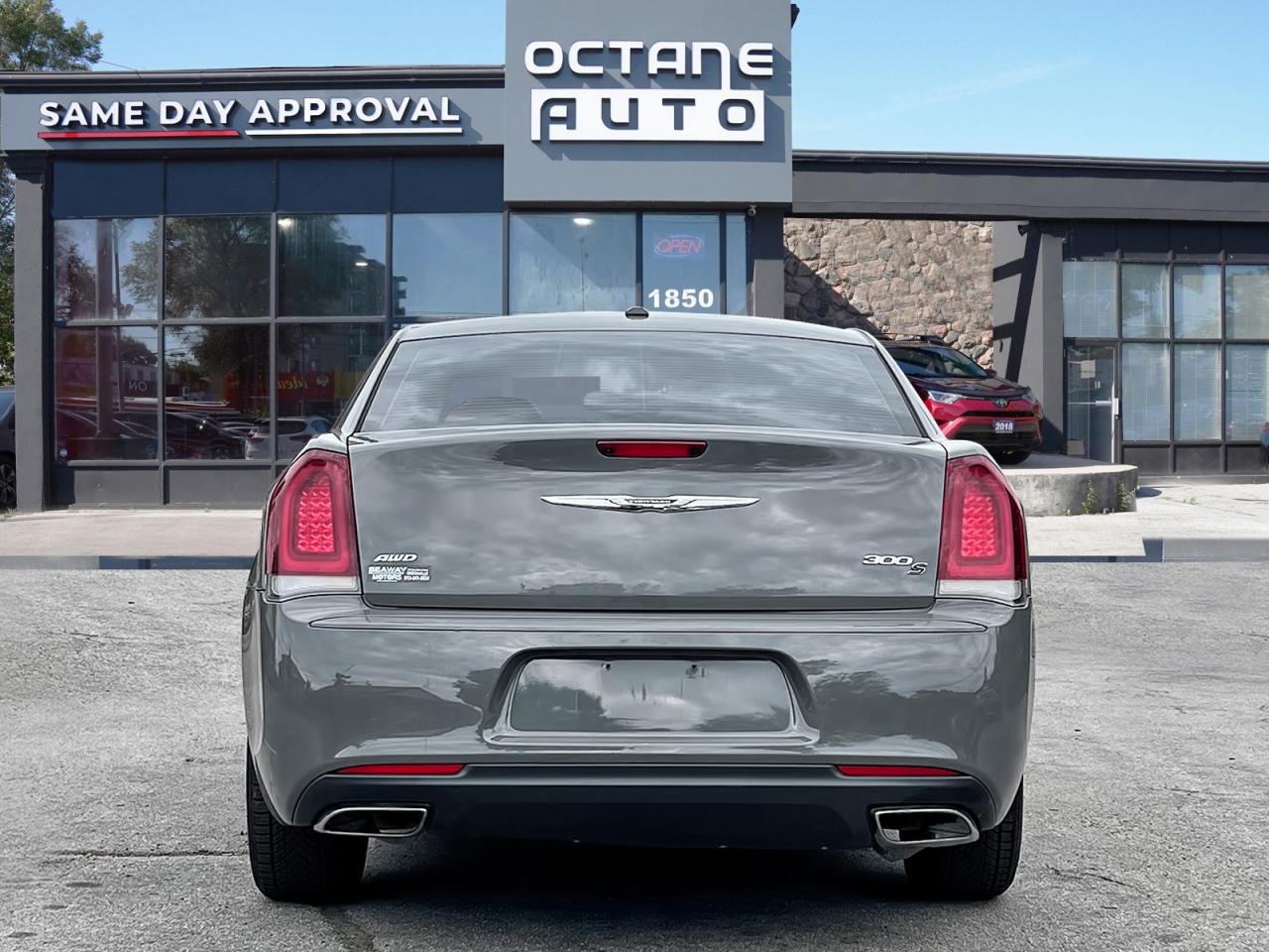 2017 Chrysler 300 S V6 AWD Photo4