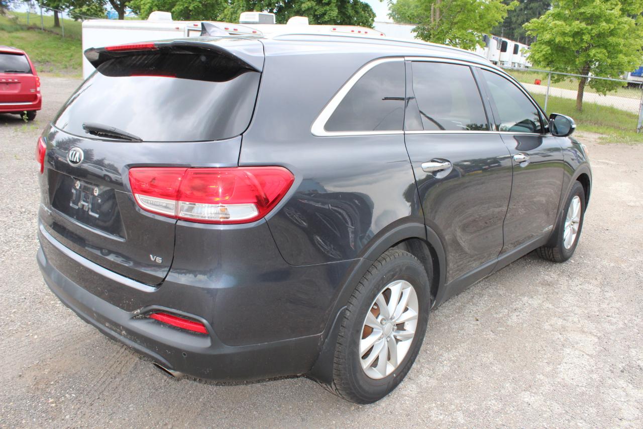 2017 Kia Sorento LX V6 Photo2