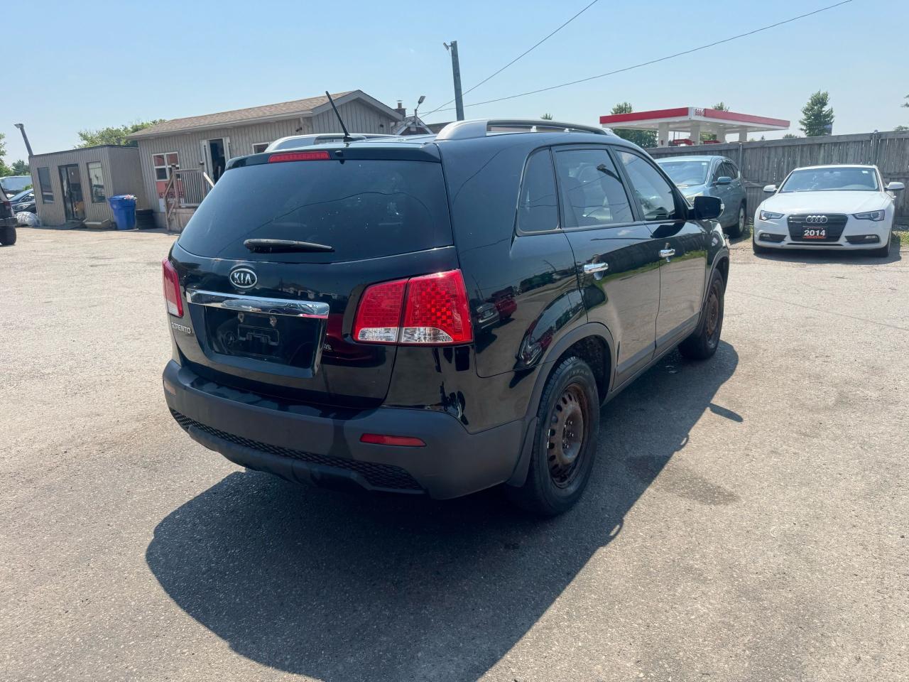 2011 Kia Sorento LX, V6, ONLY 180KMS, CERTIFIED Photo4