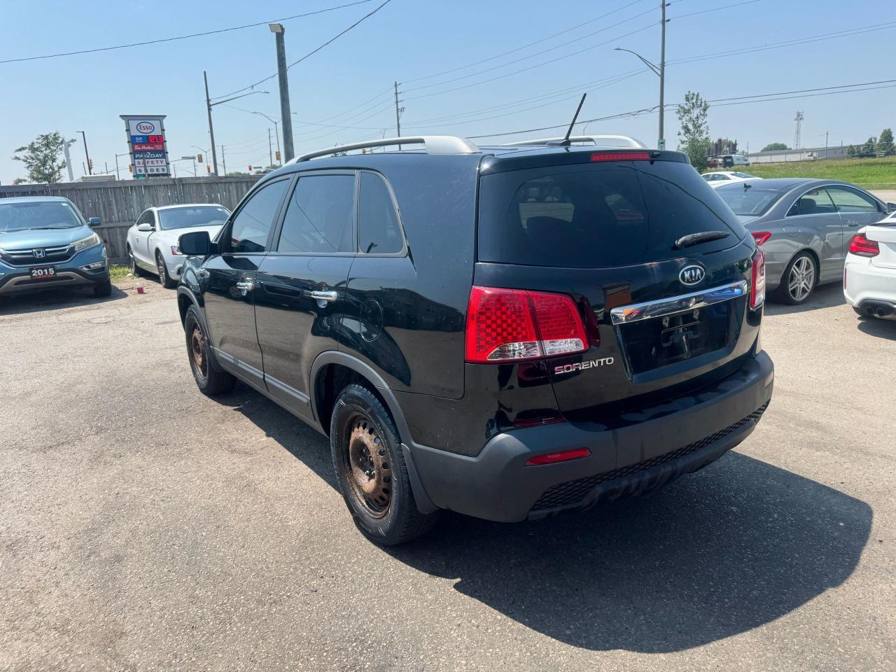 2011 Kia Sorento LX, V6, ONLY 180KMS, CERTIFIED Photo2