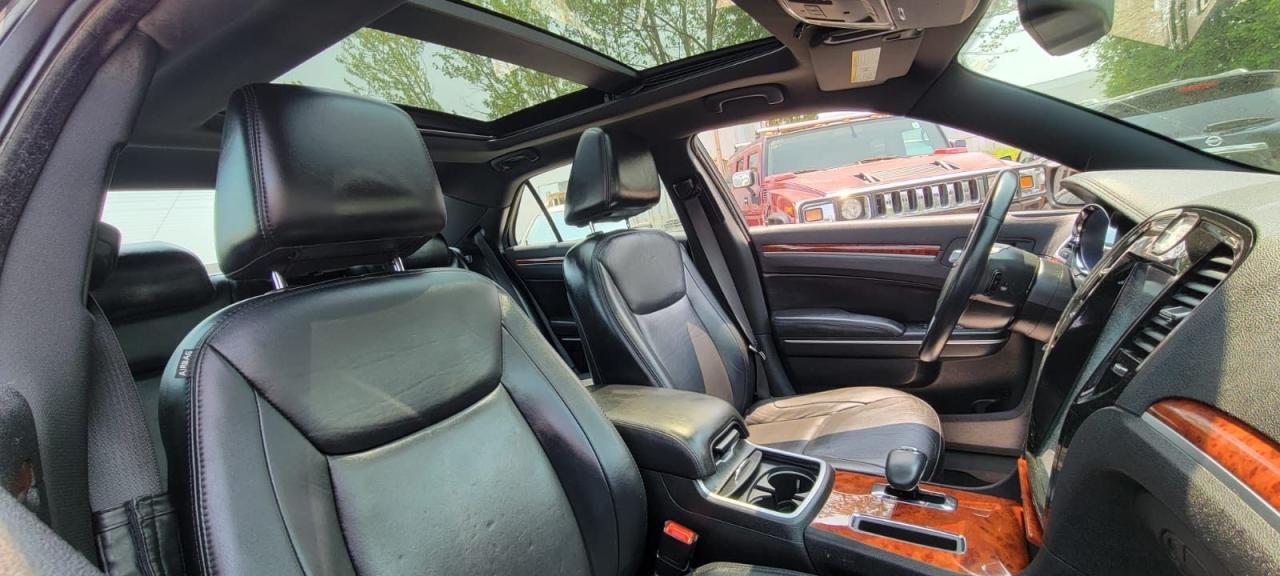2014 Chrysler 300 Touring  - Photo #8