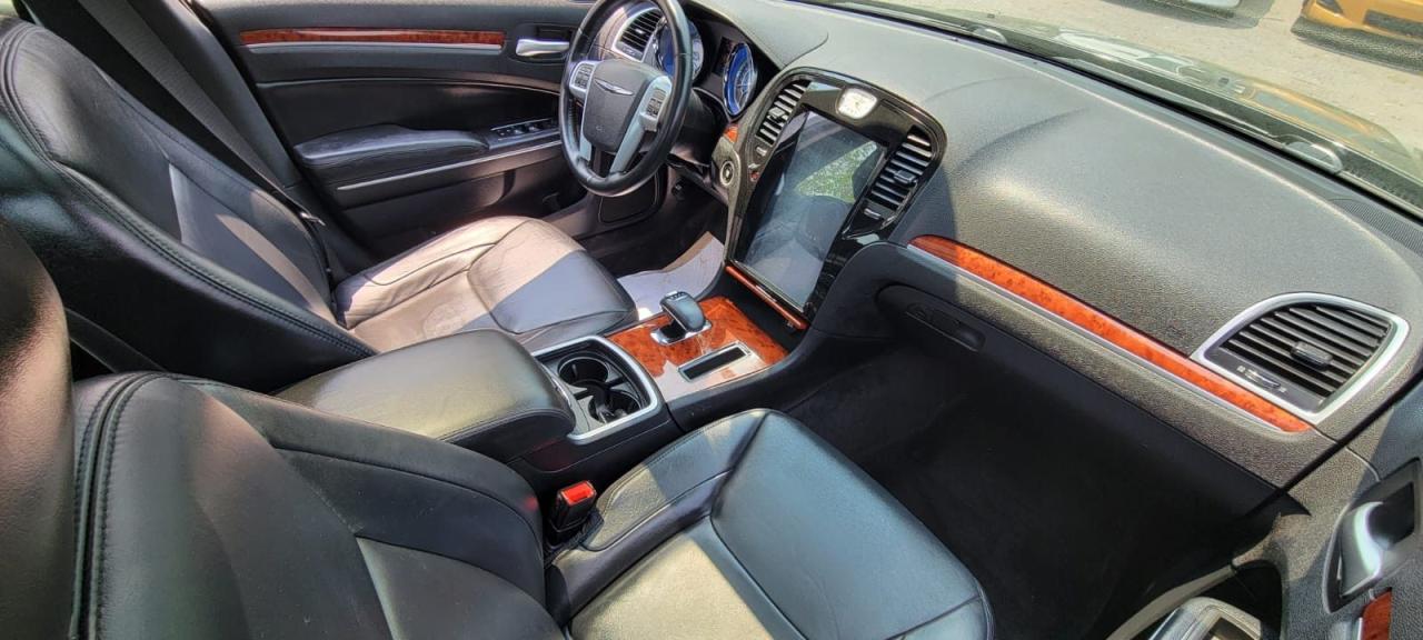 2014 Chrysler 300 Touring  - Photo #6
