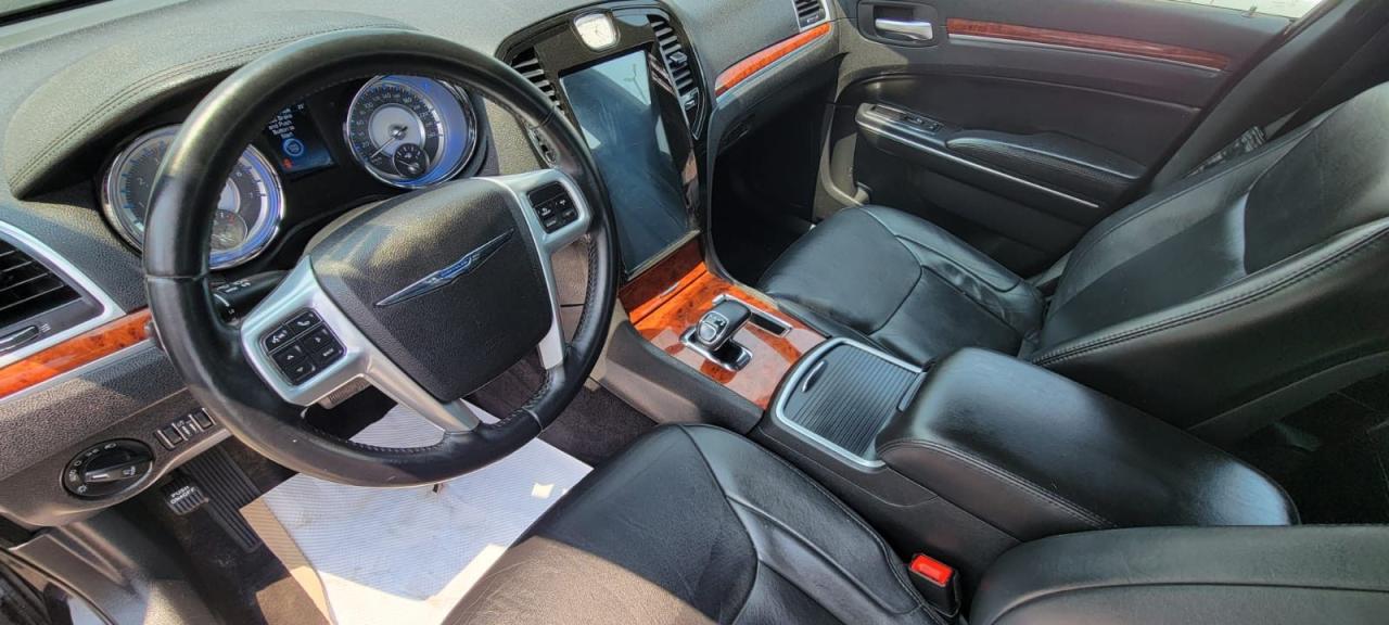 2014 Chrysler 300 Touring  - Photo #17