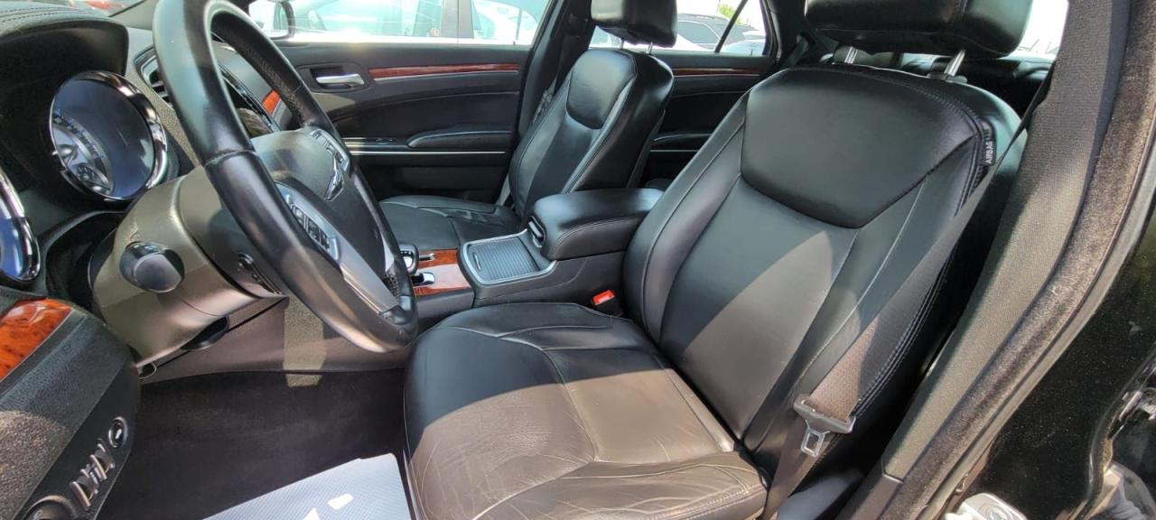 2014 Chrysler 300 Touring  - Photo #18