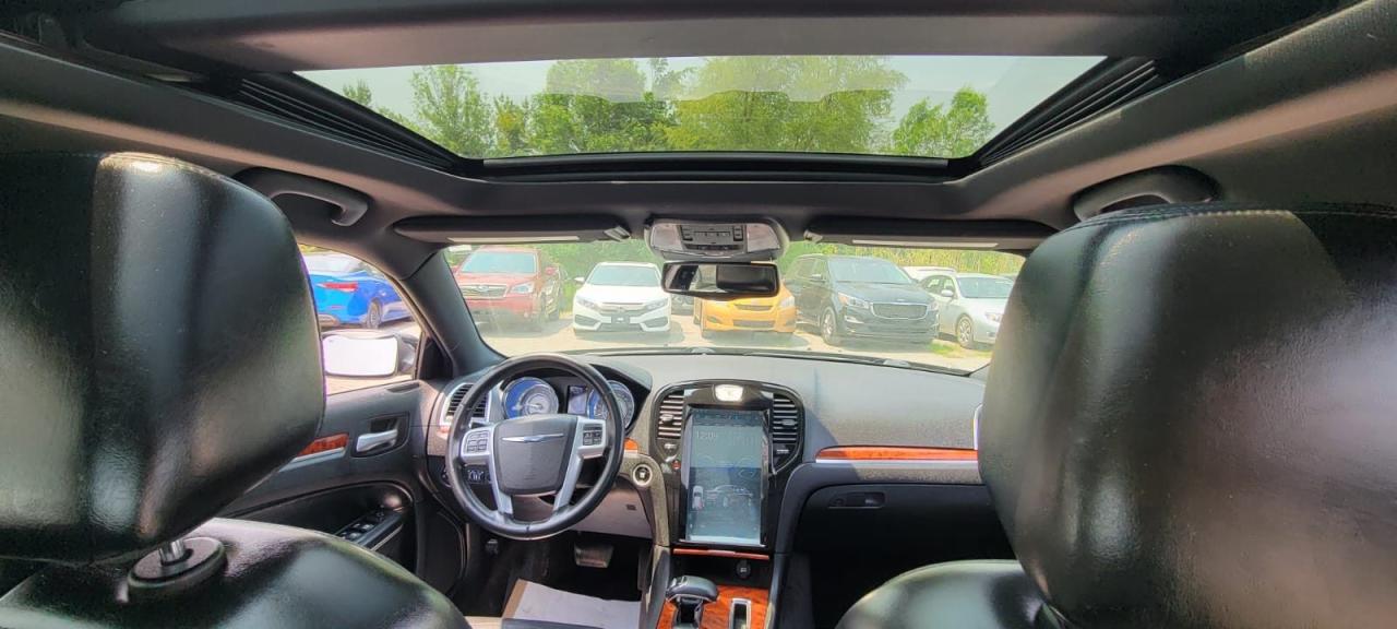 2014 Chrysler 300 Touring  - Photo #11