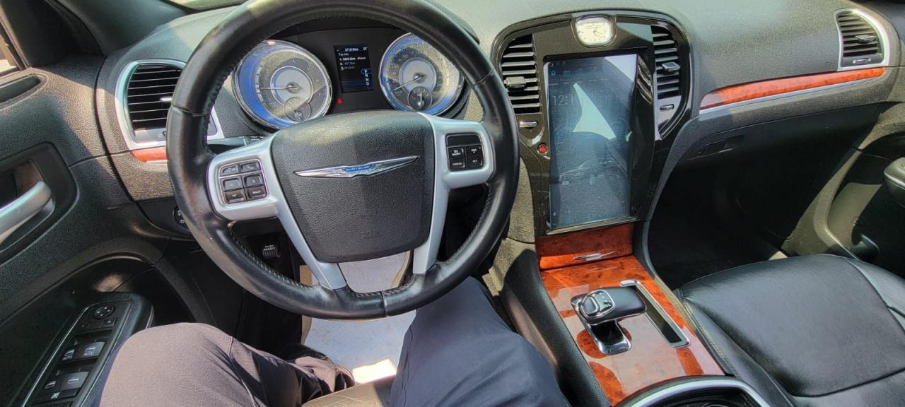 2014 Chrysler 300 Touring  - Photo #10