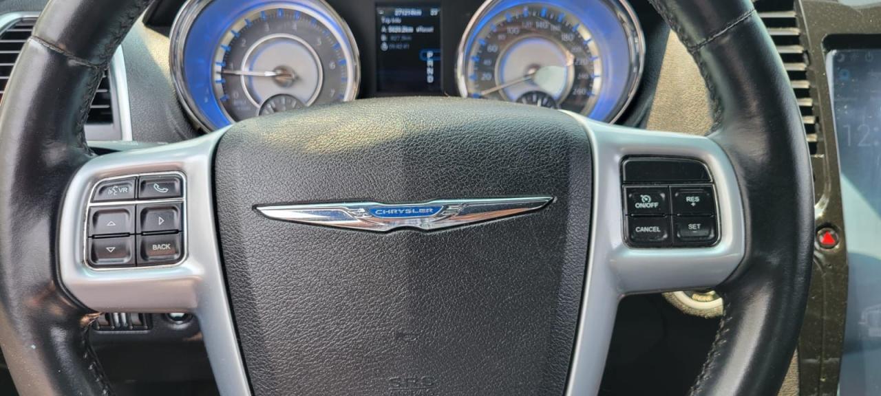 2014 Chrysler 300 Touring  - Photo #14
