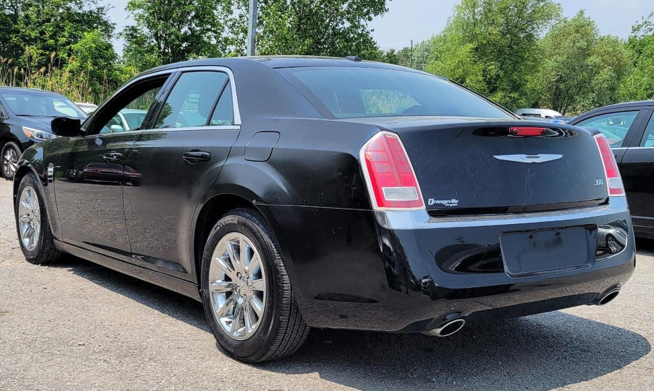 2014 Chrysler 300 Touring  - Photo #4