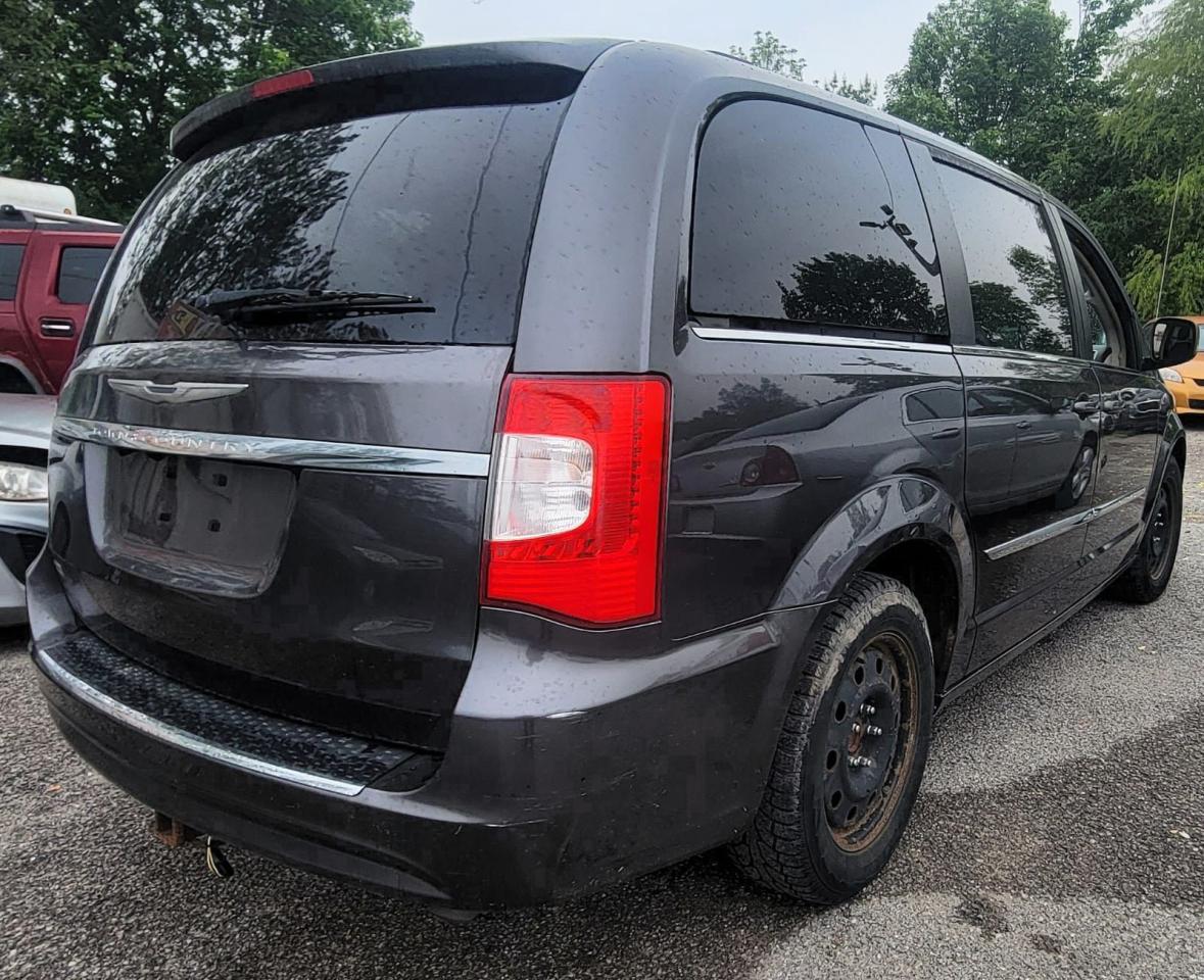 2016 Chrysler Town & Country TOURING - Photo #6