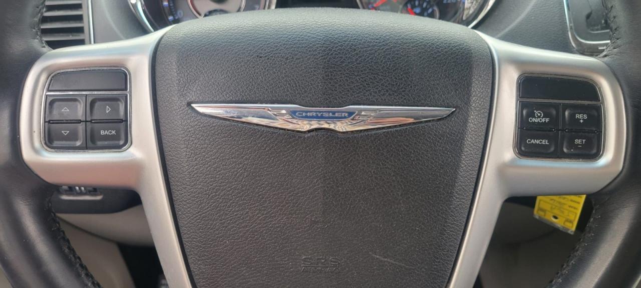 2016 Chrysler Town & Country TOURING - Photo #11