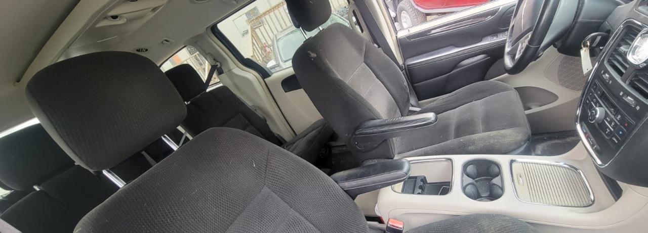 2016 Chrysler Town & Country TOURING - Photo #7