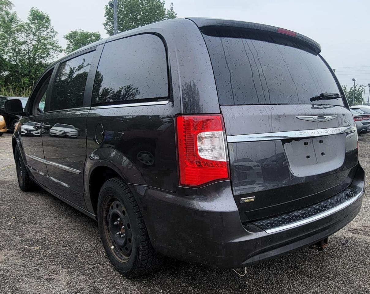2016 Chrysler Town & Country TOURING - Photo #4