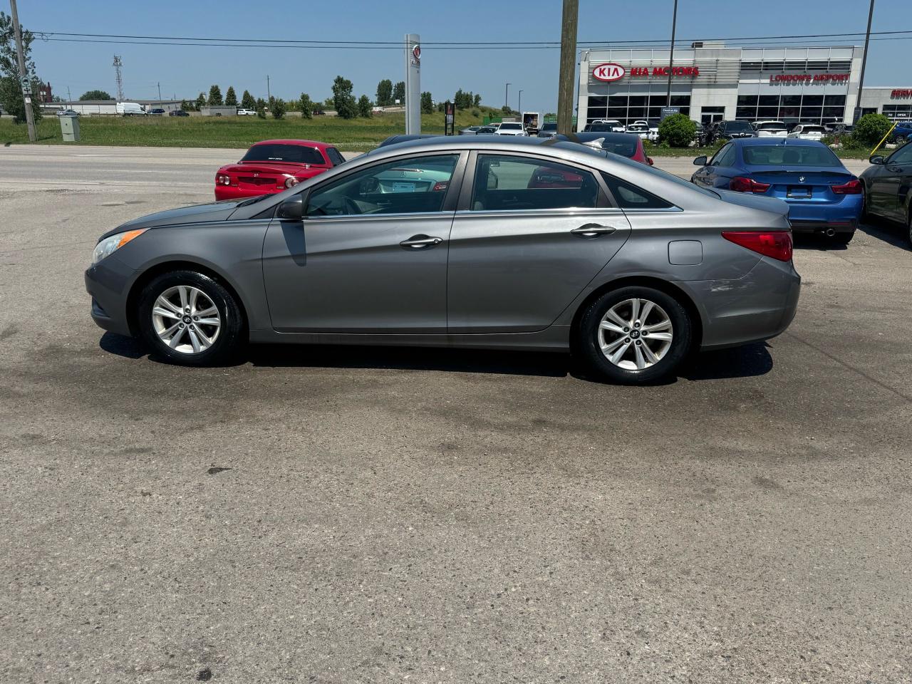 2013 Hyundai Sonata  - Photo #2