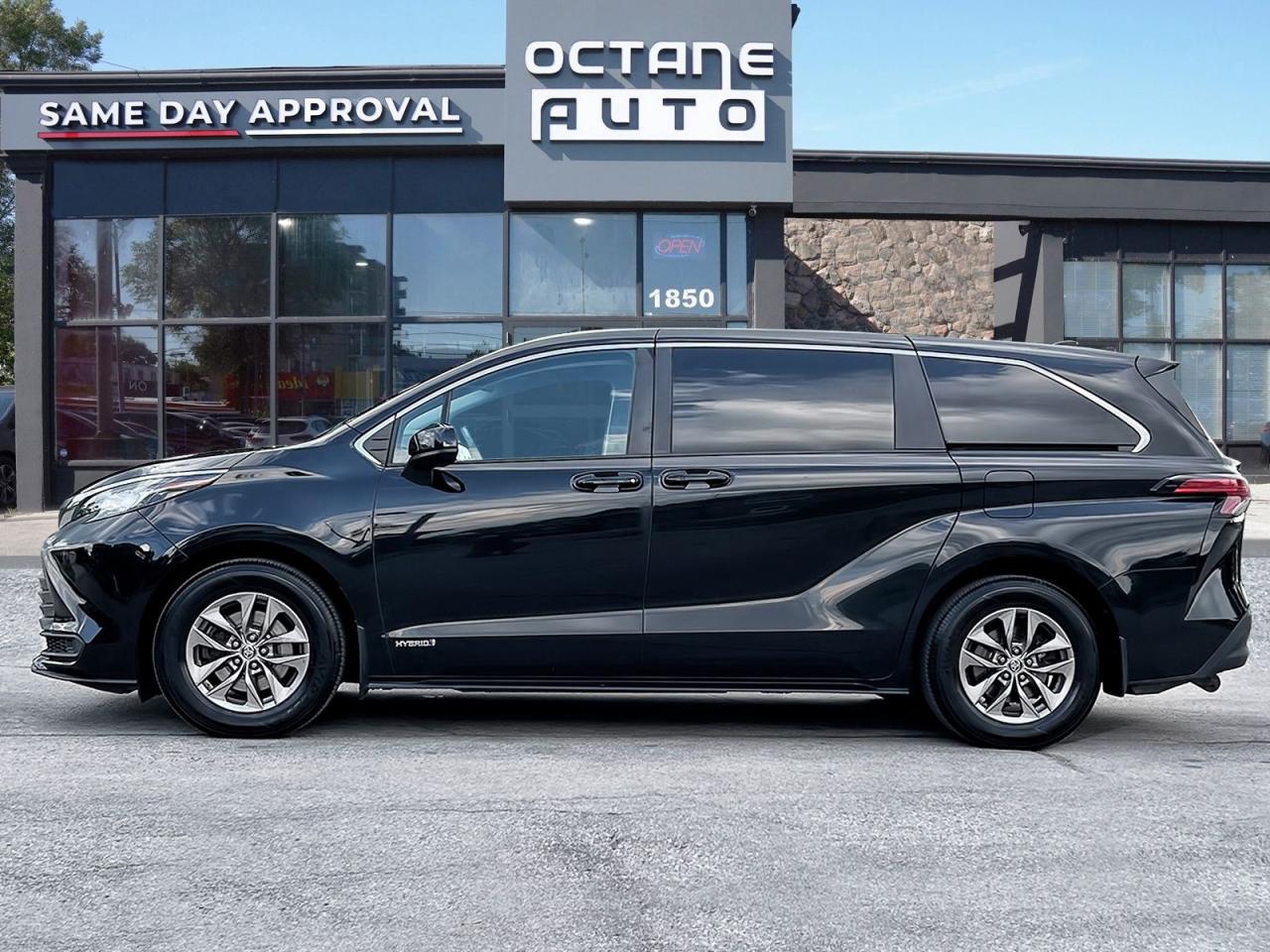 2021 Toyota Sienna LE 8-Passenger - Photo #3