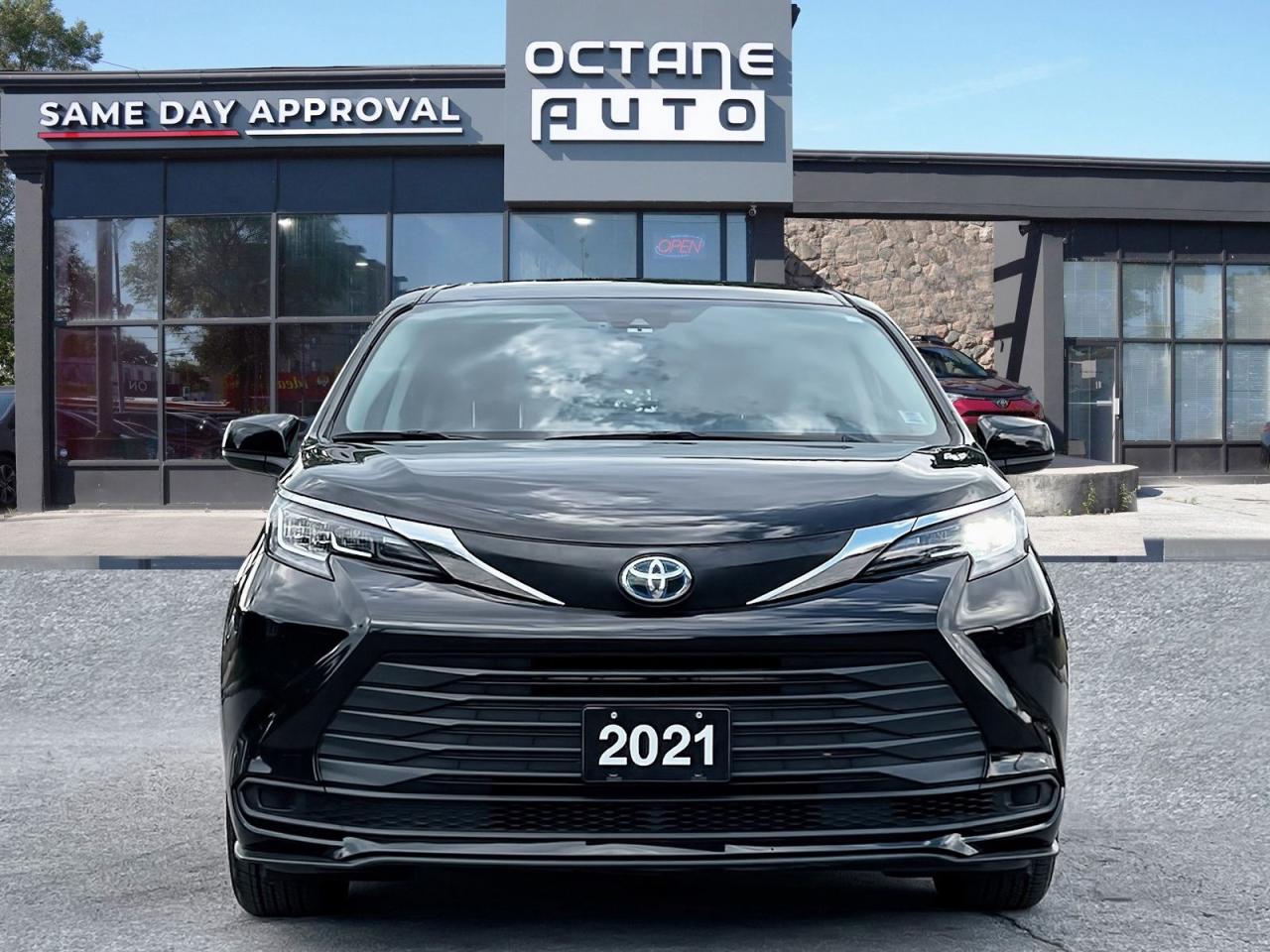 2021 Toyota Sienna LE 8-Passenger - Photo #2