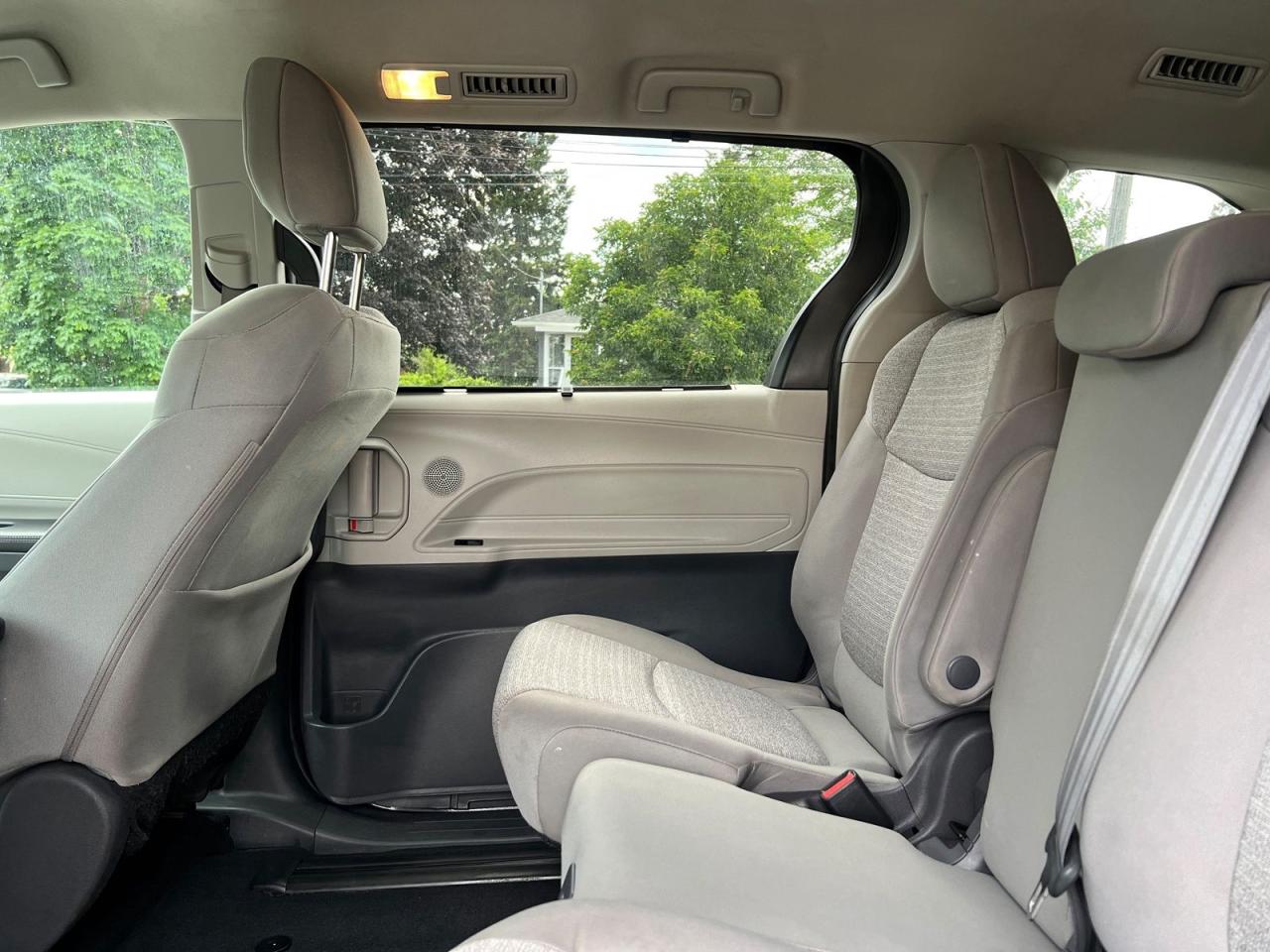 2021 Toyota Sienna LE 8-Passenger - Photo #16
