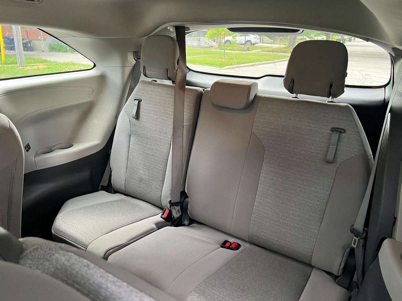 2021 Toyota Sienna LE 8-Passenger - Photo #17