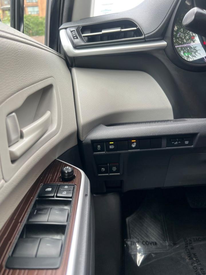 2021 Toyota Sienna LE 8-Passenger - Photo #25
