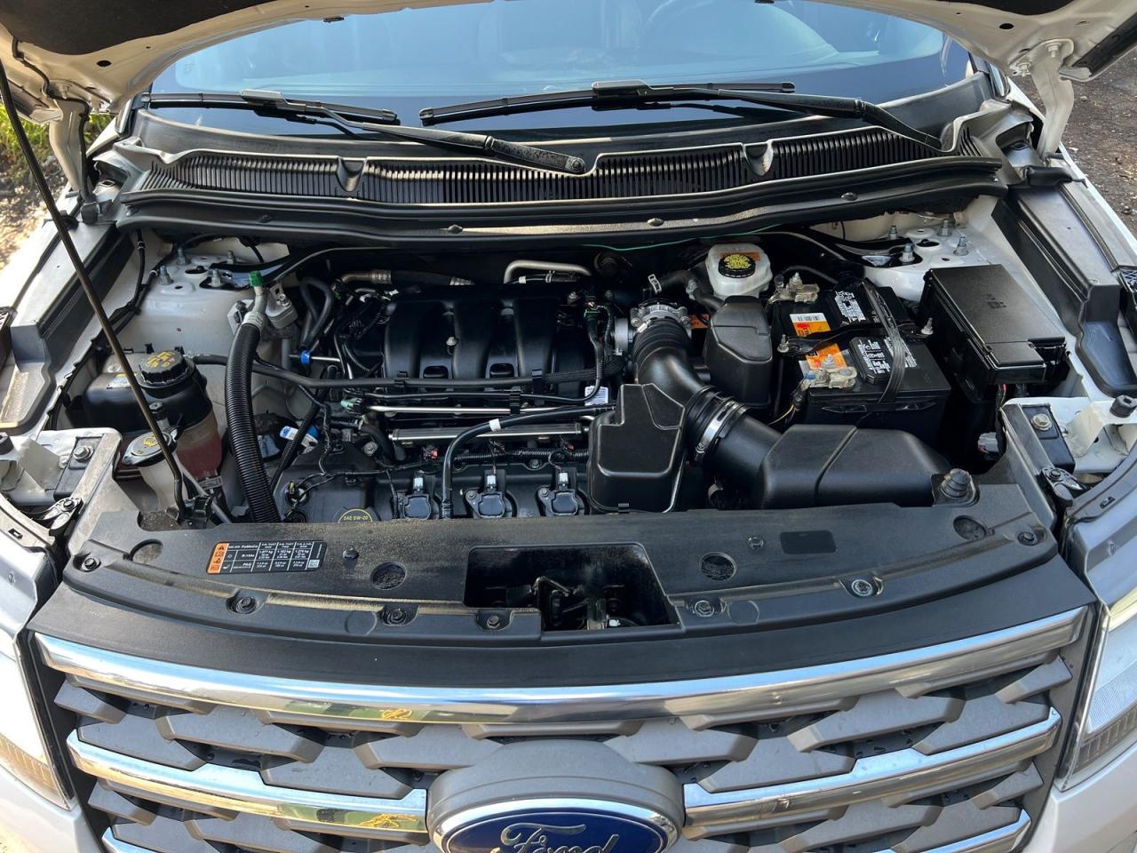2018 Ford Explorer XLT 4WD - Photo #9