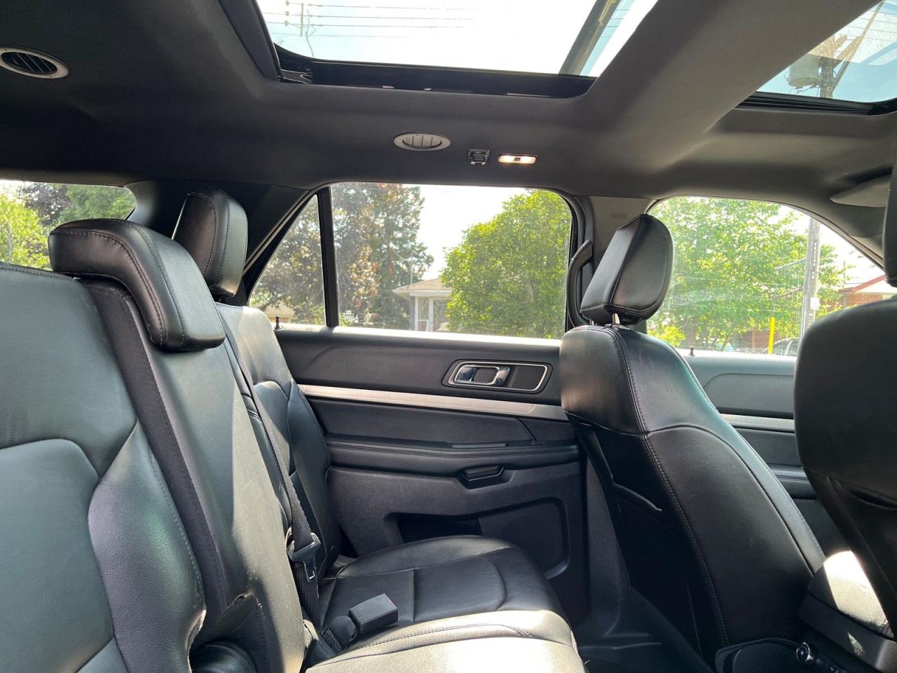 2018 Ford Explorer XLT 4WD - Photo #11