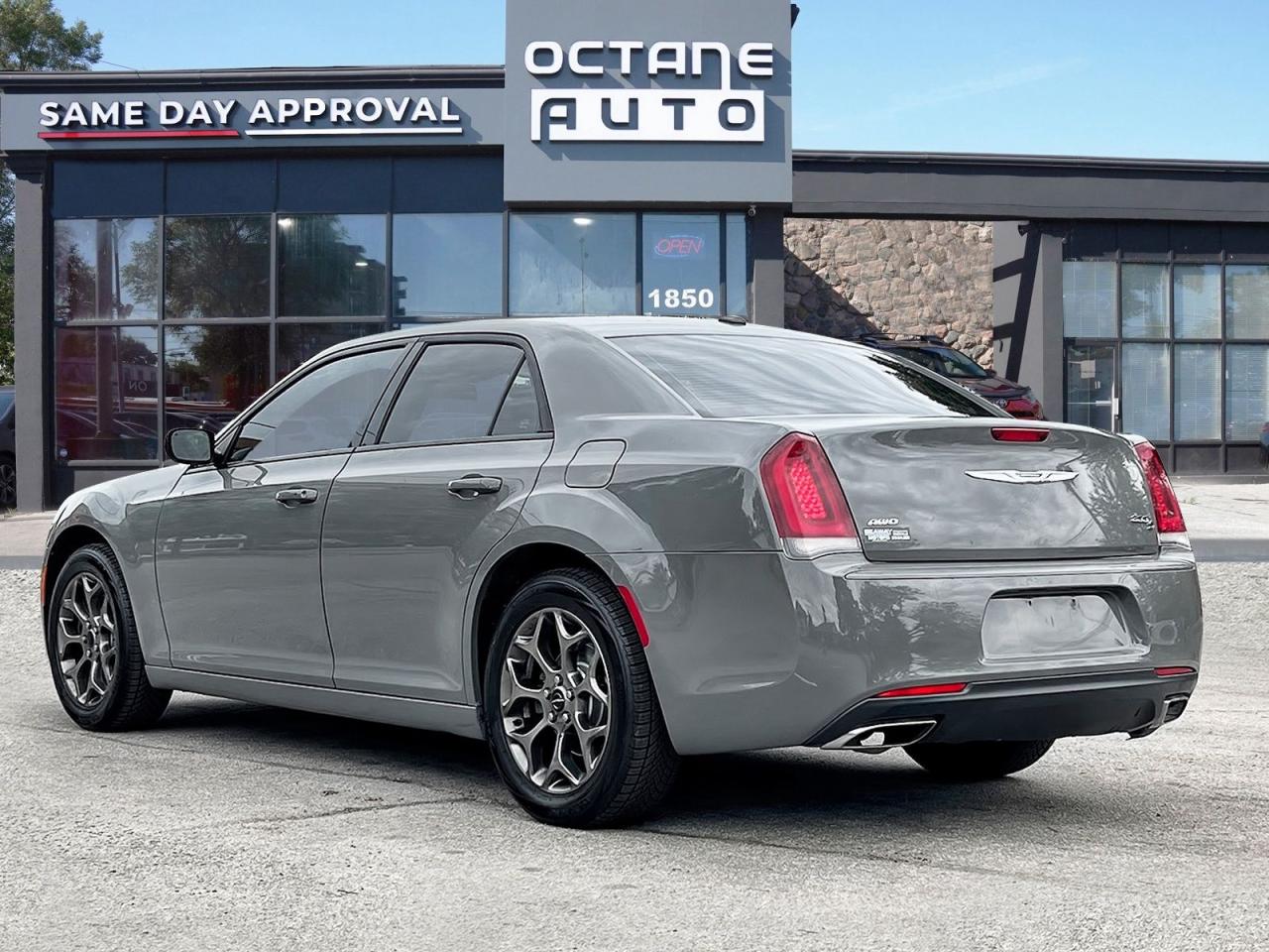 2017 Chrysler 300 S V6 AWD - Photo #4