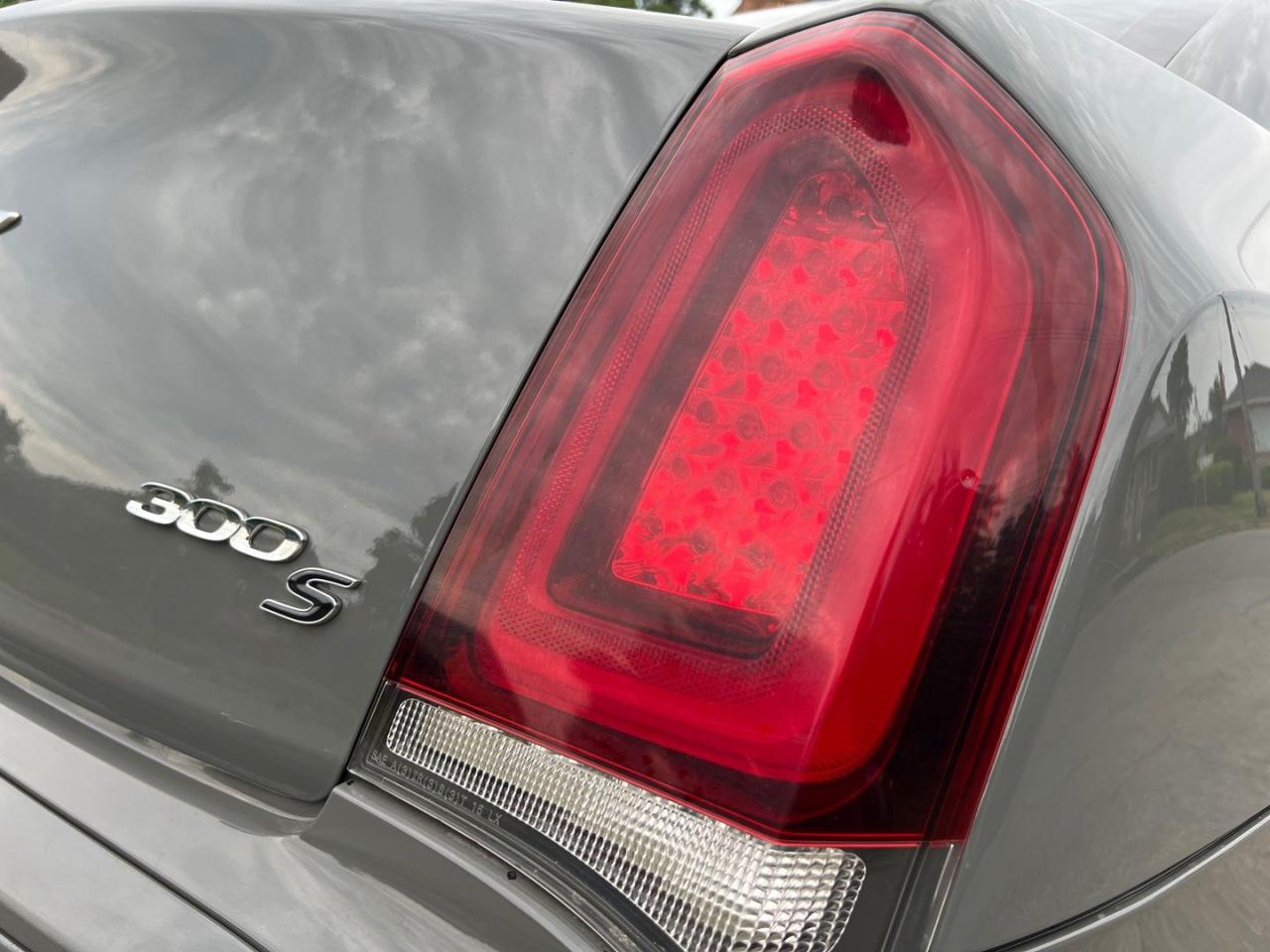 2017 Chrysler 300 S V6 AWD - Photo #6