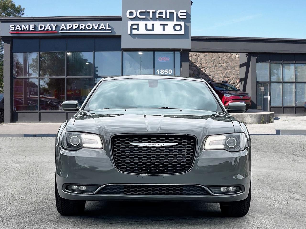 2017 Chrysler 300 S V6 AWD - Photo #3
