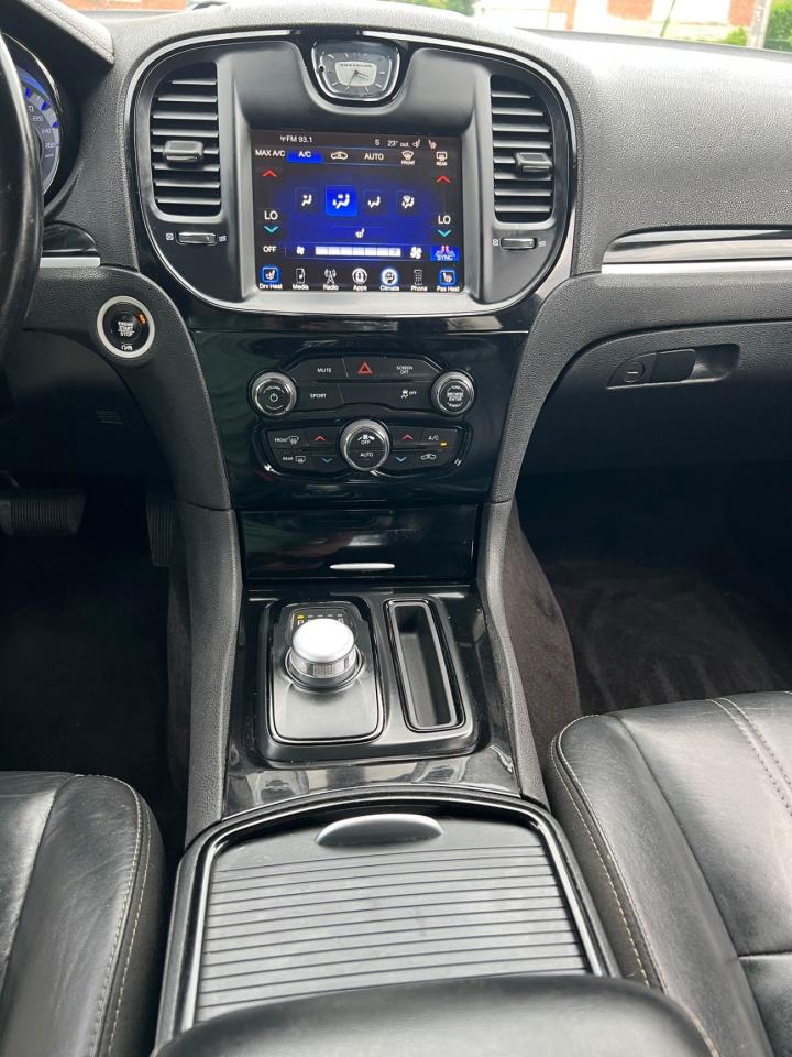 2017 Chrysler 300 S V6 AWD - Photo #16